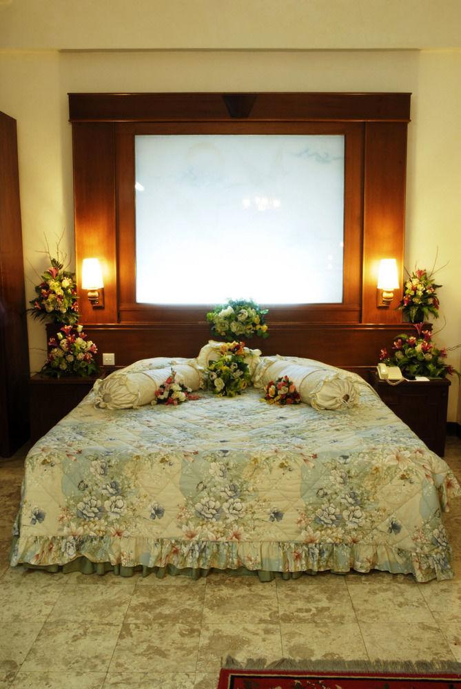 Satelit Hotel 泗水 外观 照片