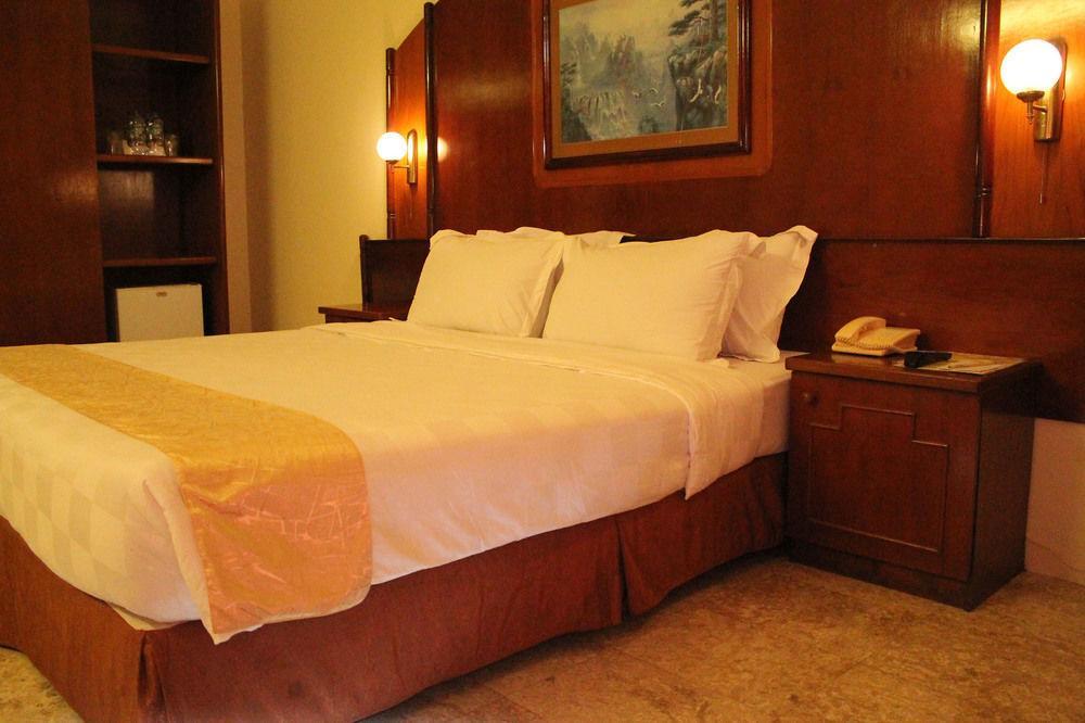 Satelit Hotel 泗水 外观 照片