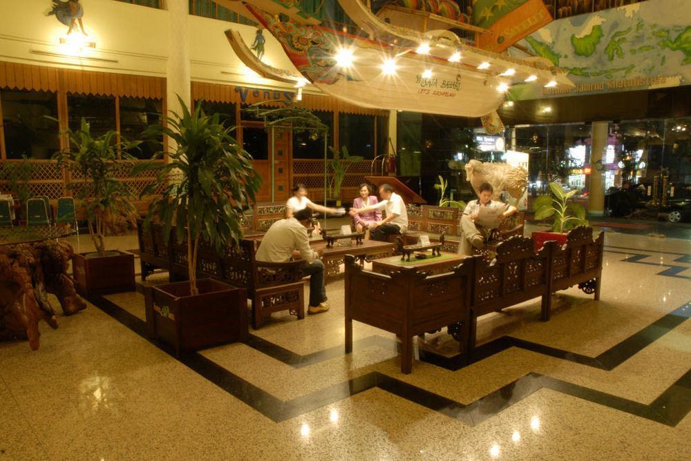 Satelit Hotel 泗水 外观 照片