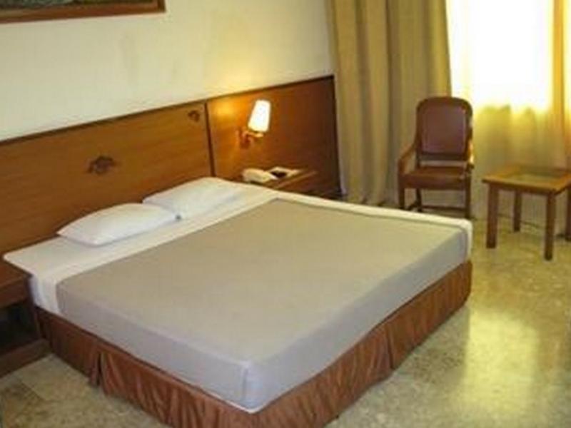 Satelit Hotel 泗水 外观 照片
